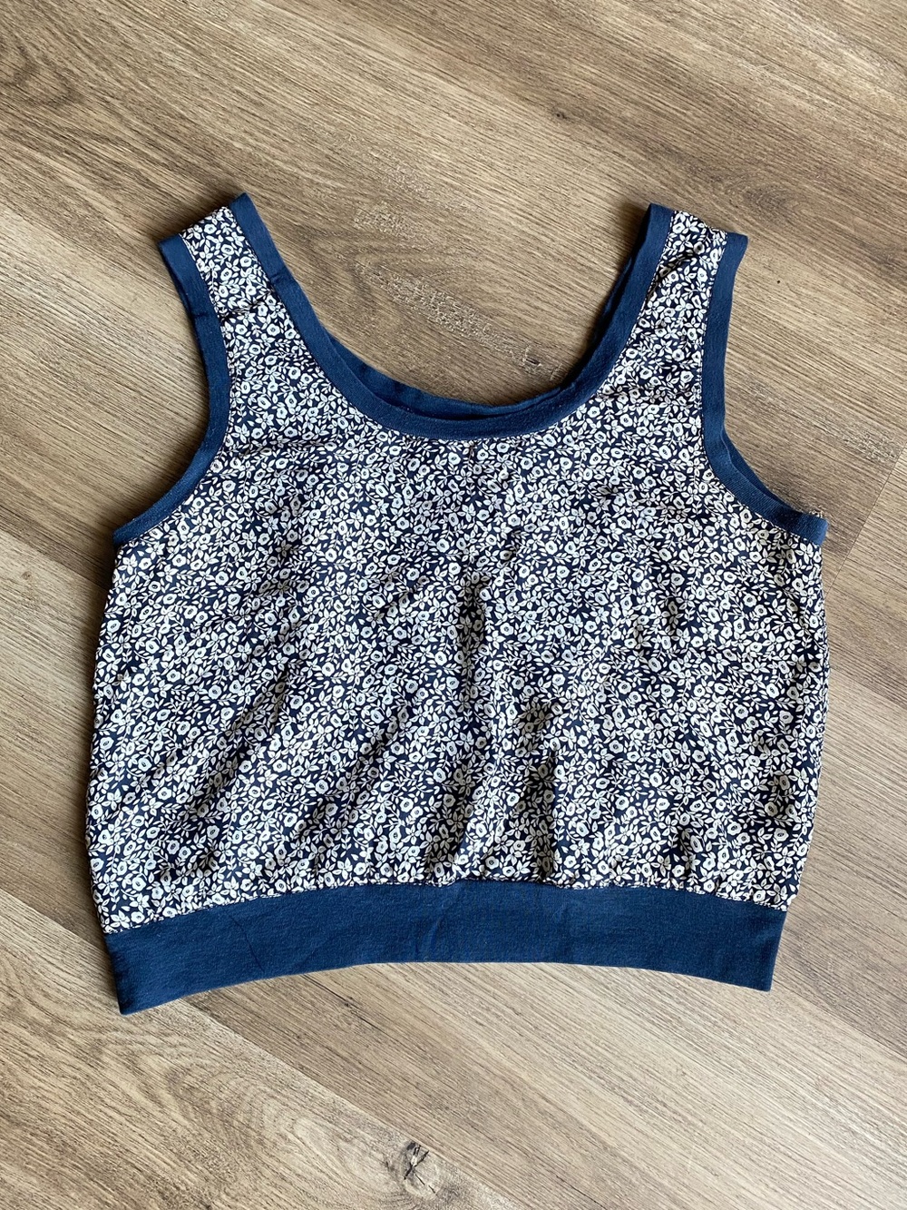 Vintage Diane Gilman 100% silk floral crop top with navy cotton trim size small